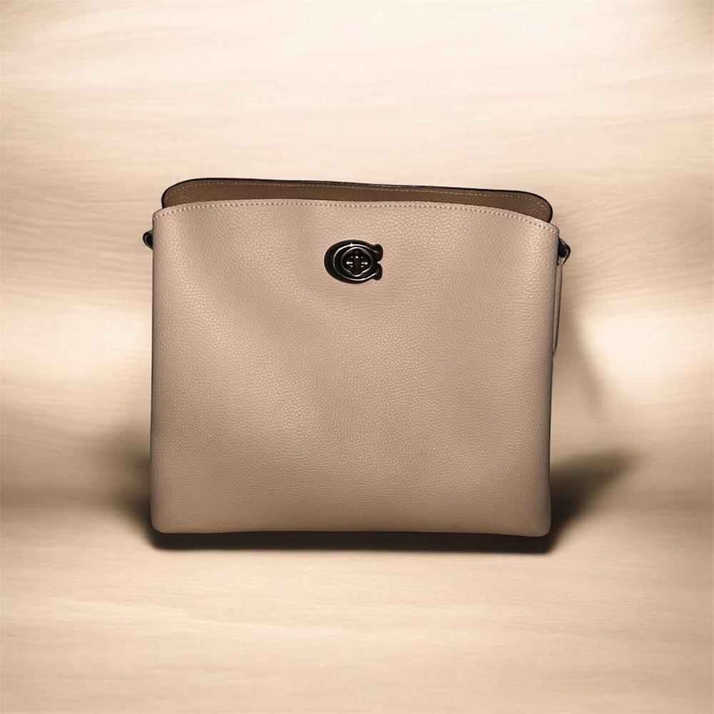 EUC Coach Willow Pebbled Leather Turnlock